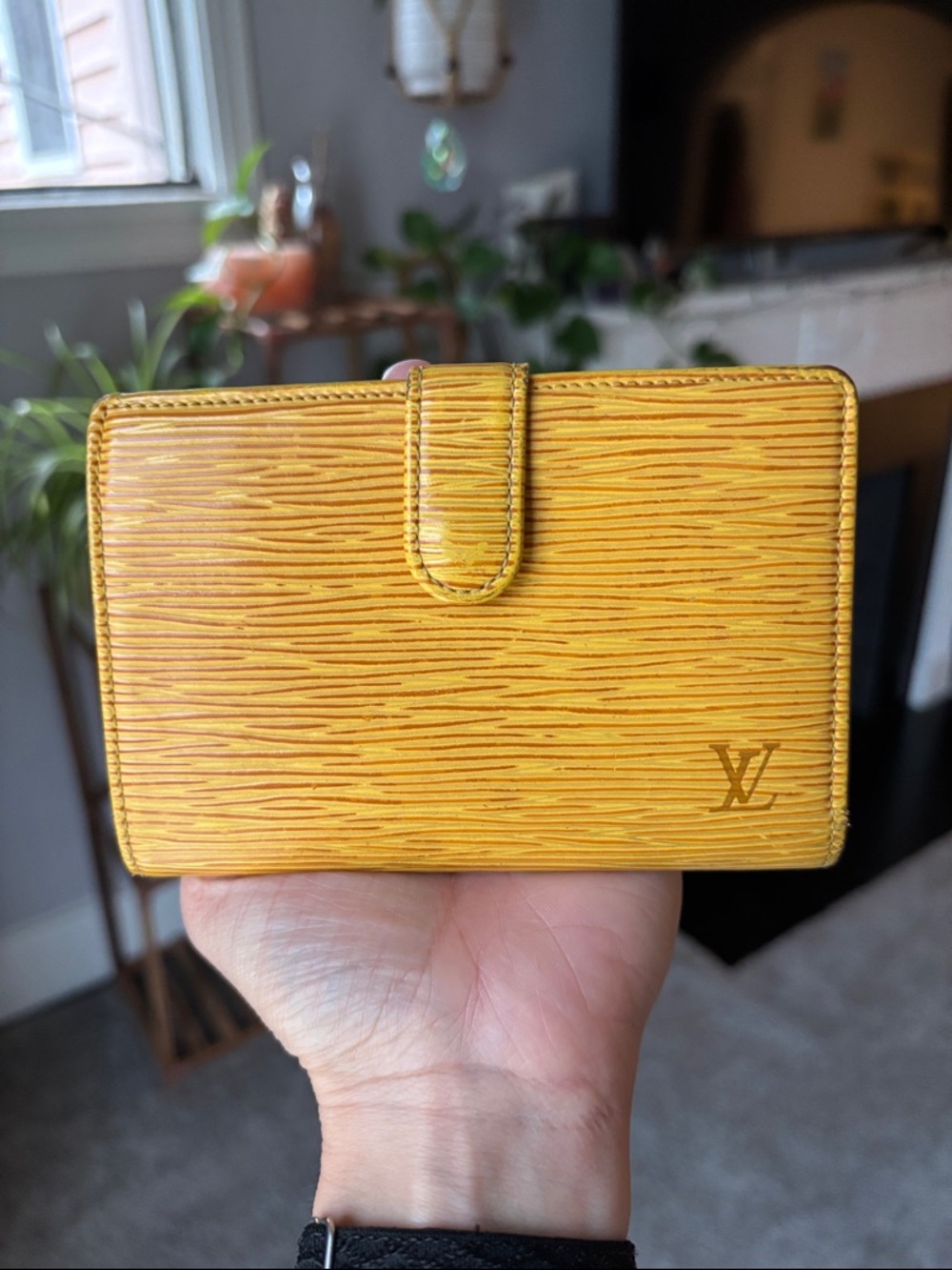 💛 Louis Vuitton Women's Yellow Epi Kisslock Compact Wallet